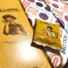 男の子の絵のクッキー・オレンジのメープル味のお菓子の名前は?