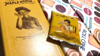 男の子の絵のクッキー・オレンジのメープル味のお菓子の名前は?