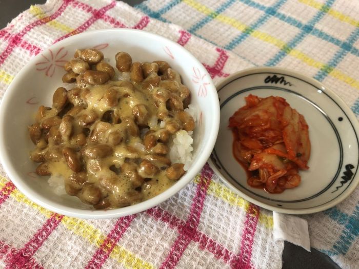 キムチ+納豆+白いご飯の簡単のせるだけレシピ