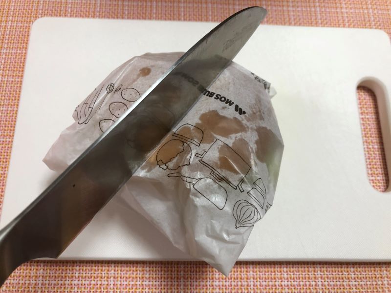 ハンバーガーを綺麗に半分に切る方法