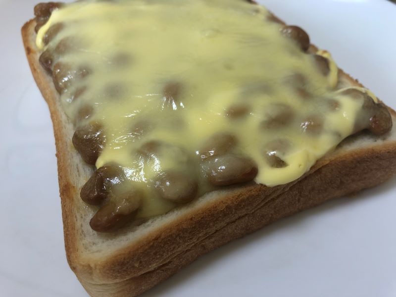 納豆と食パンを使った朝の簡単ズボラ飯