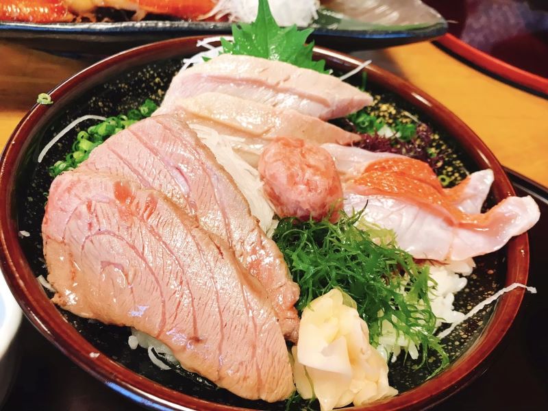 本家鮪屋でご飯