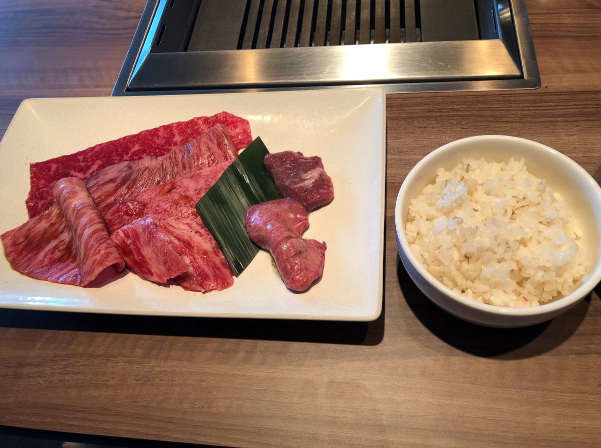 焼肉うしごろランチセットin新宿三丁目店【レポ】肉は自分で焼く？